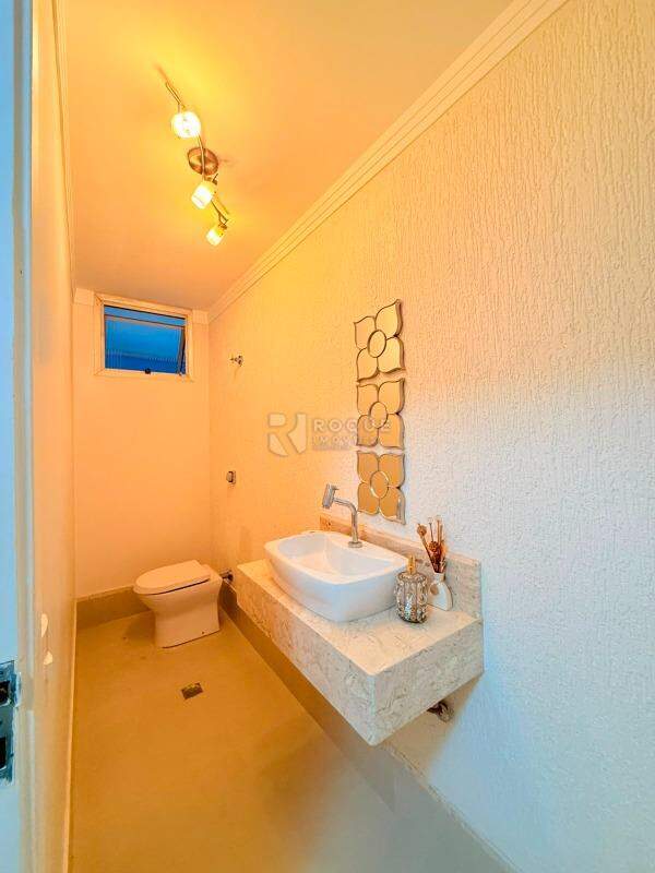 Apartamento à venda no bairro Centro: Lavabo