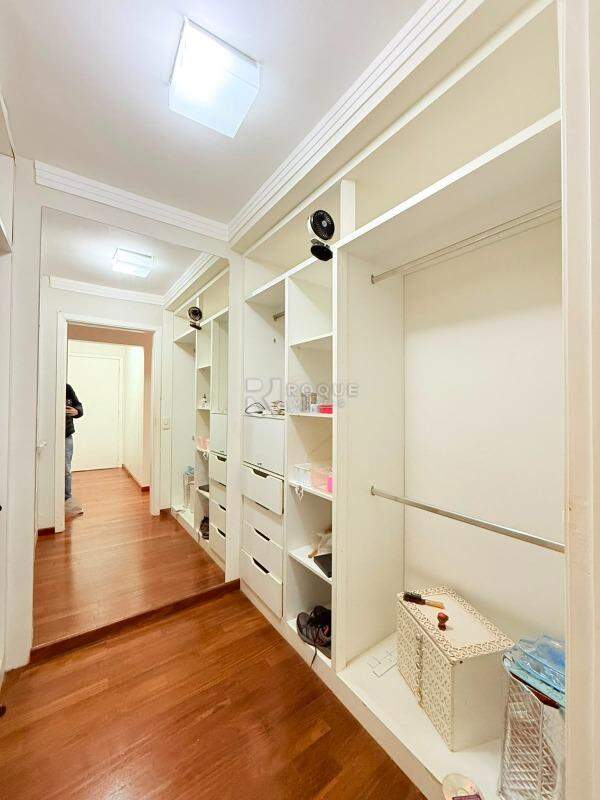 Apartamento à venda no bairro Centro: Closet Suíte