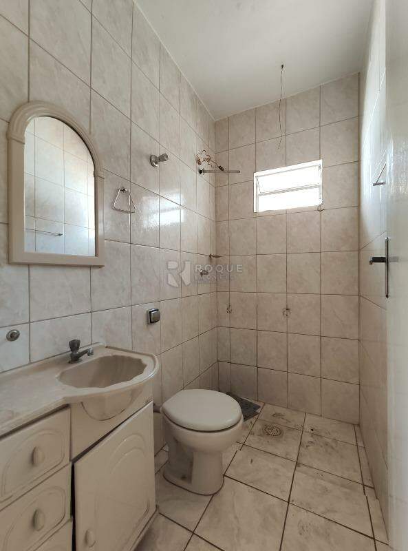 Casa Residencial à venda no bairro Vila Cristovam: WC social fundo 