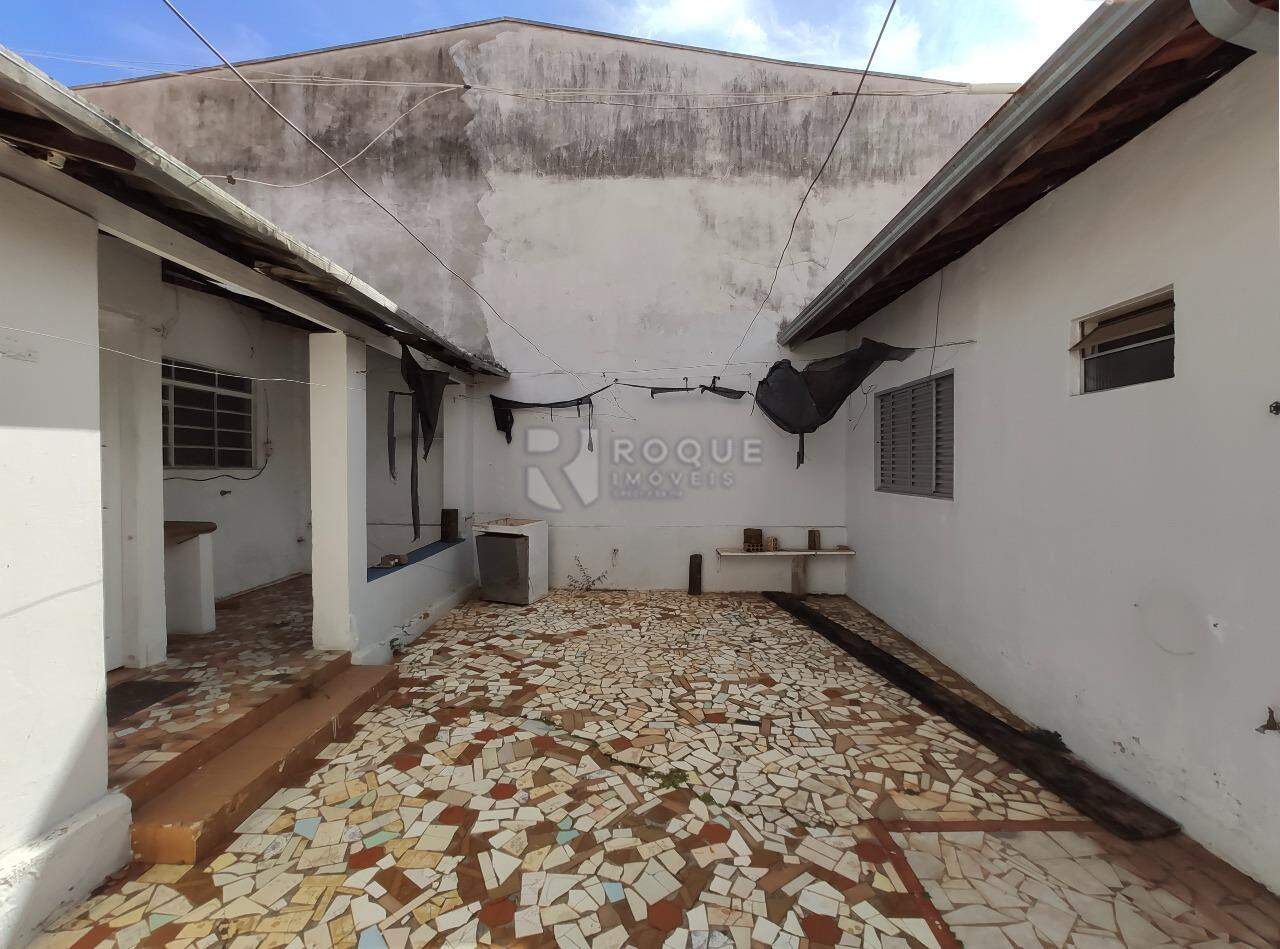 Casa Residencial à venda no bairro Vila Cristovam: Fundo 