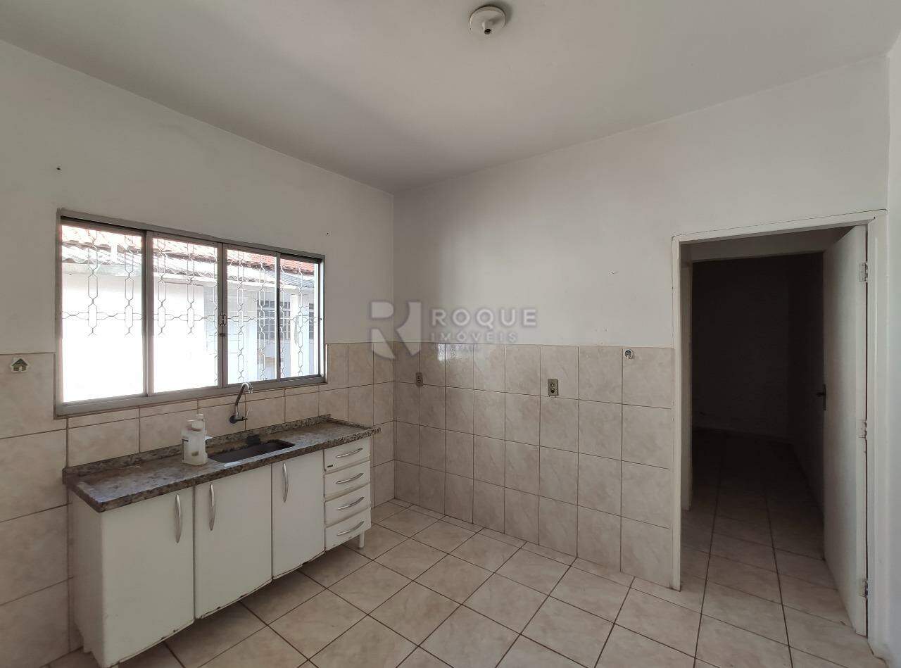 Casa Residencial à venda no bairro Vila Cristovam: Cozinha fundo 