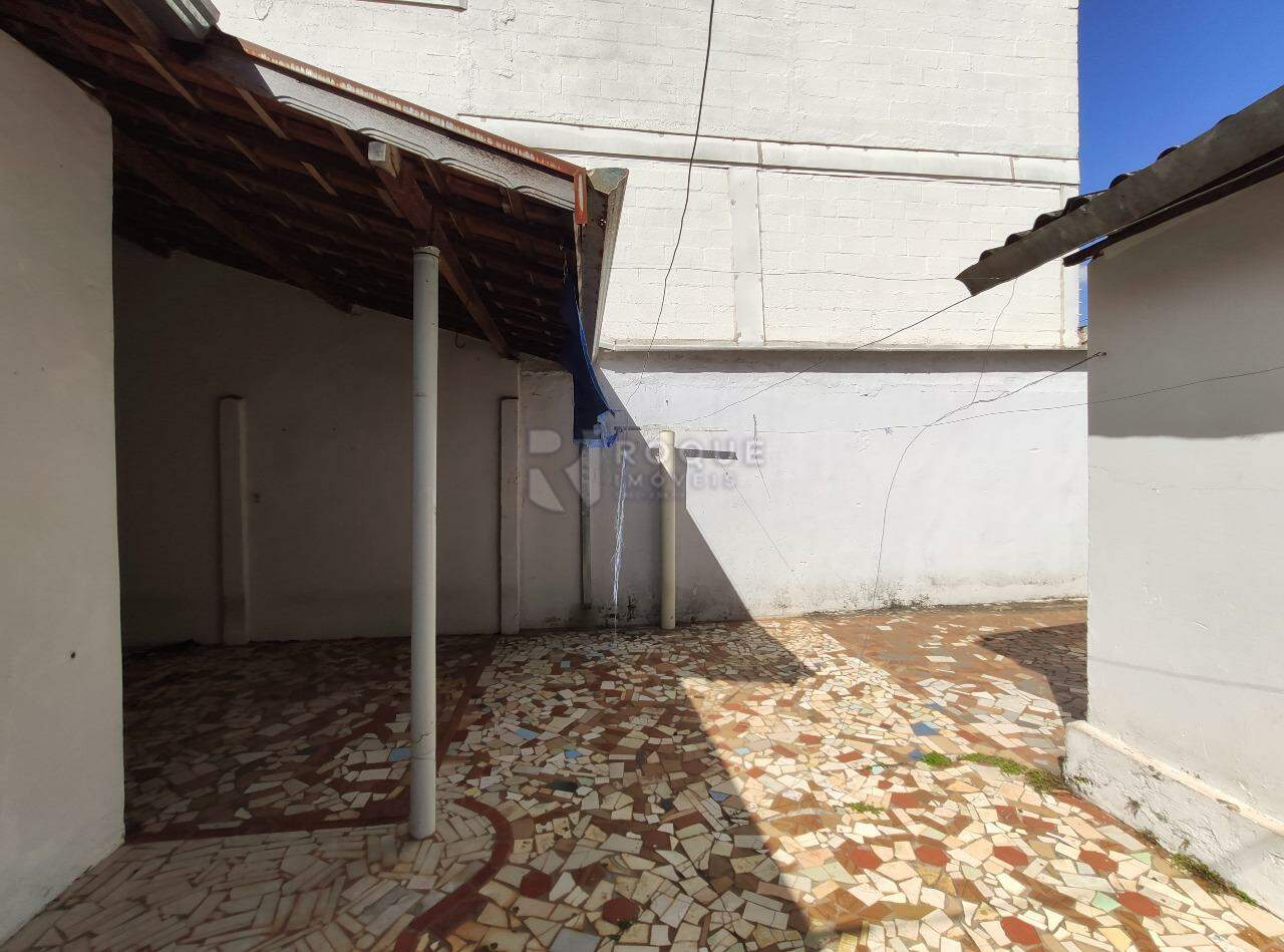 Casa Residencial à venda no bairro Vila Cristovam: Fundo 