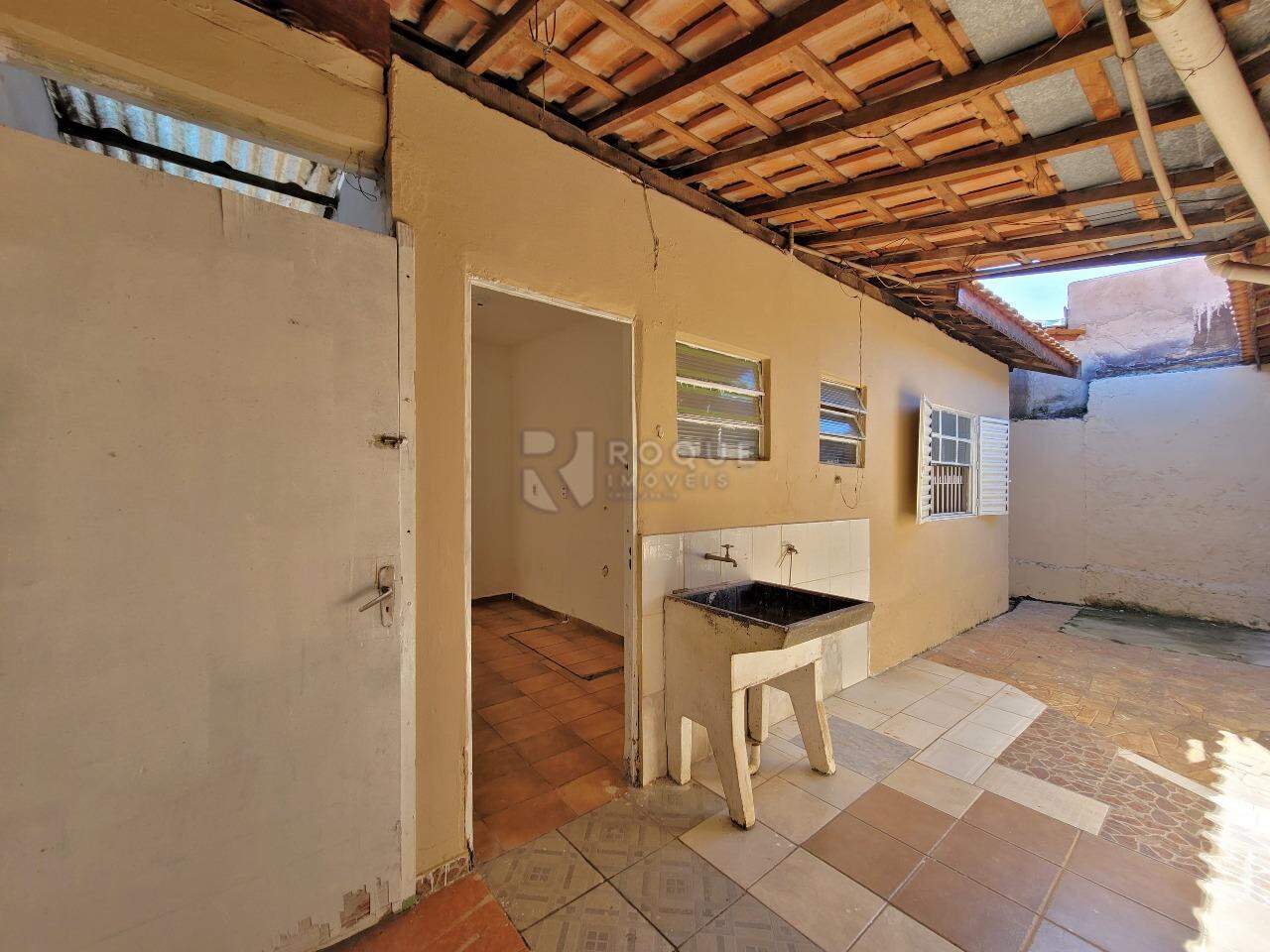 Casa Residencial à venda no bairro Parque Residencial Abílio Pedro: Área de serviço