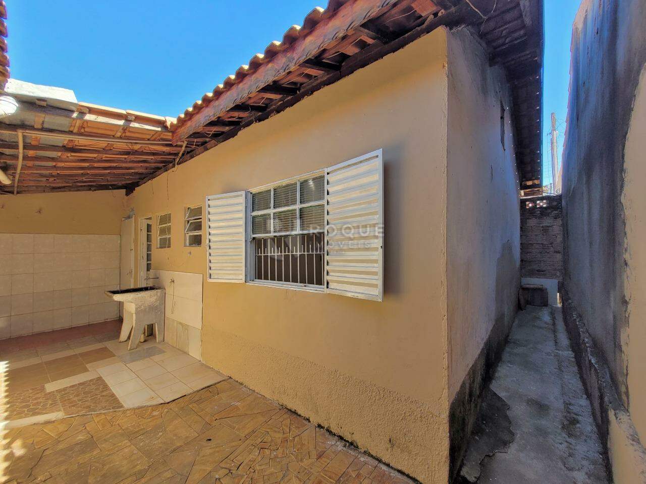 Casa Residencial à venda no bairro Parque Residencial Abílio Pedro: Fundos