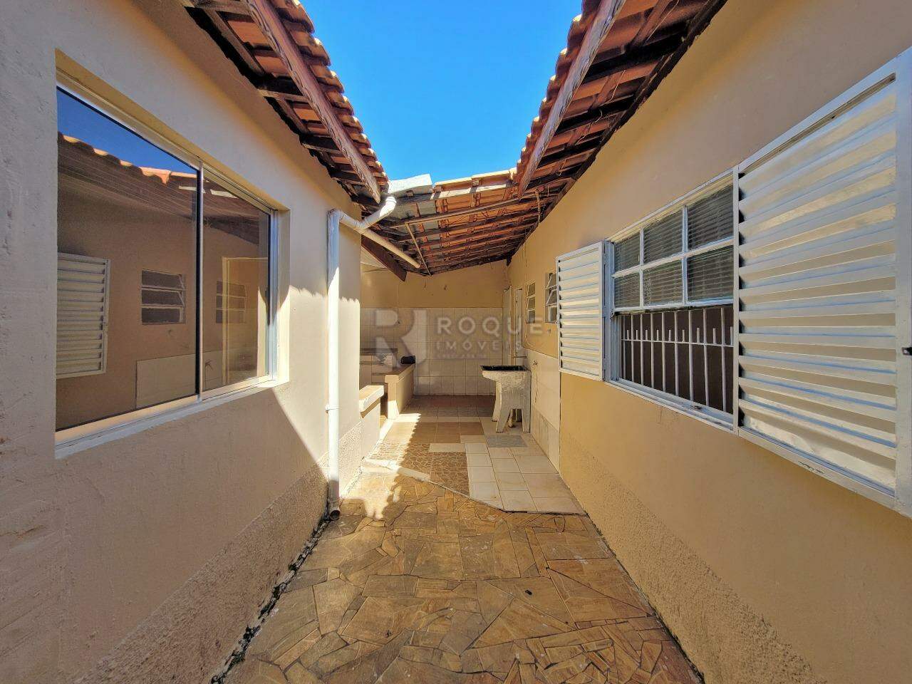 Casa Residencial à venda no bairro Parque Residencial Abílio Pedro: Fundos