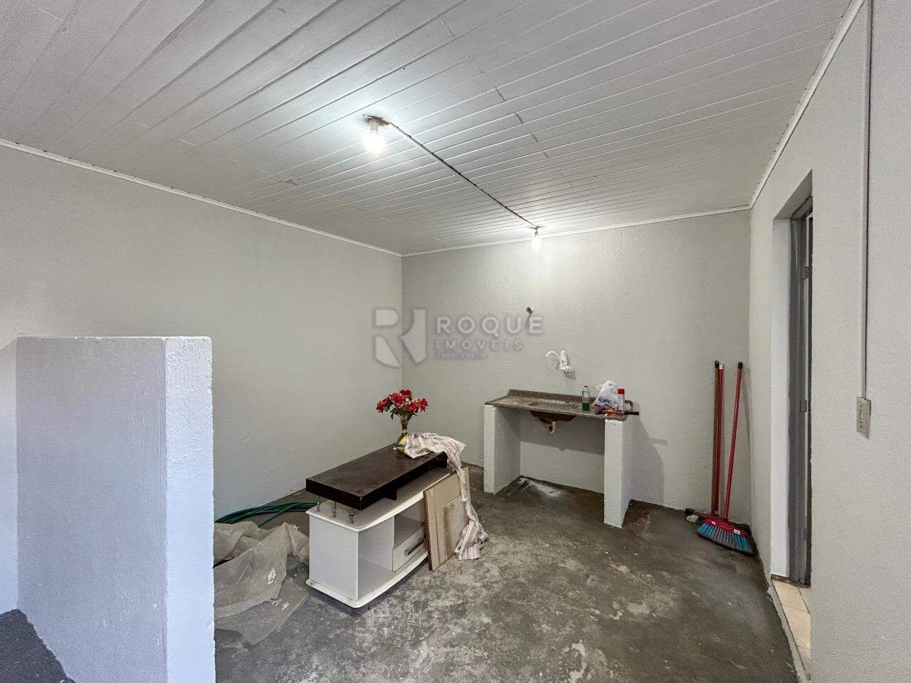 Casa Residencial à venda no bairro Parque Residencial Anavec: Área de serviço 