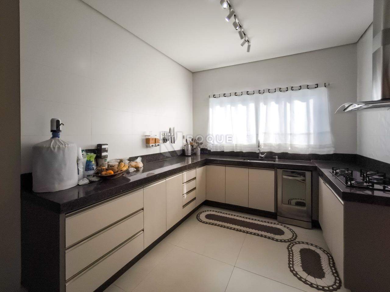 Casa em condomínio à venda no bairro Residencial Florisa: COZINHA