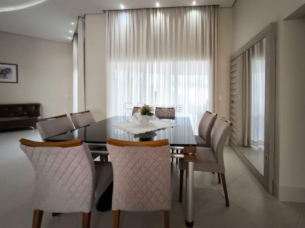 Casa em condomínio à venda no bairro Residencial Florisa: SALA DE JANTAR