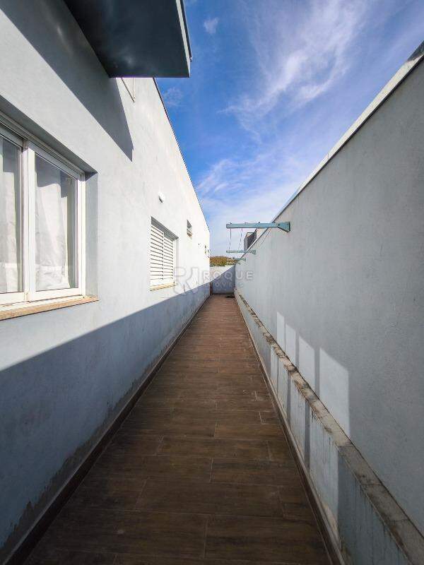 Casa em condomínio à venda no bairro Residencial Florisa: ÁREA DE VARAL