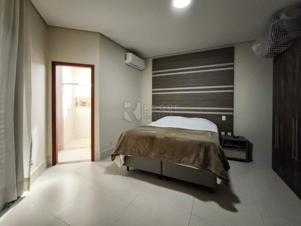 Casa em condomínio à venda no bairro Residencial Florisa: SUÍTE