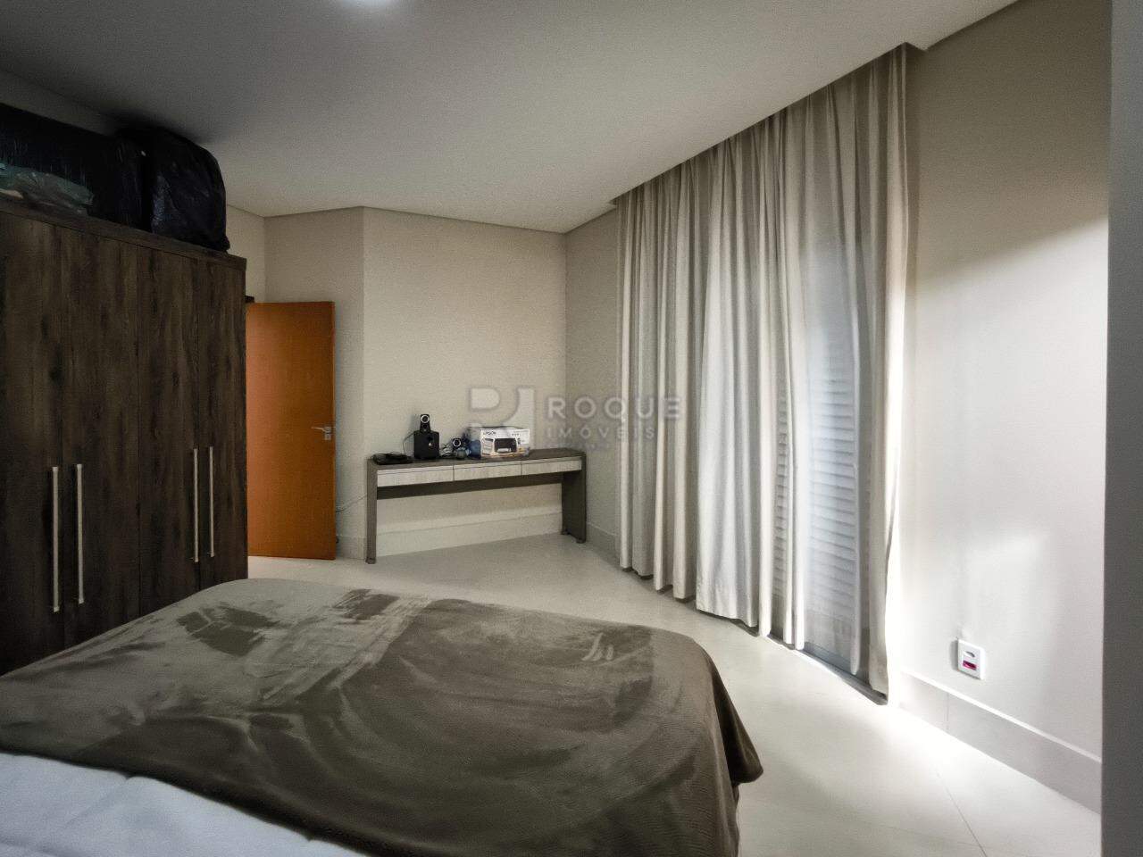 Casa em condomínio à venda no bairro Residencial Florisa: SUÍTE