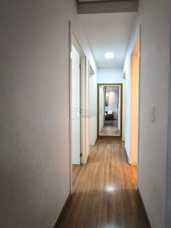 Apartamento à venda no bairro Vila Santa Rosália: CORREDOR INTERNO