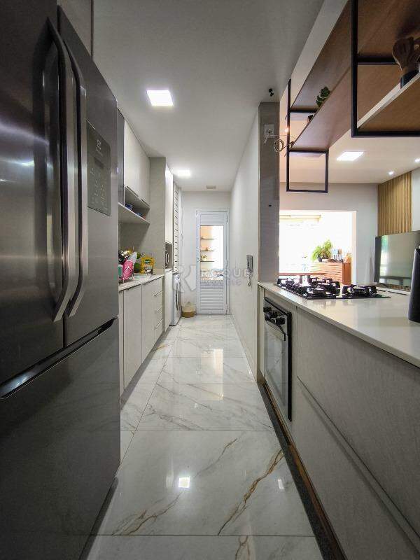Apartamento à venda no bairro Vila Santa Rosália: COZINHA