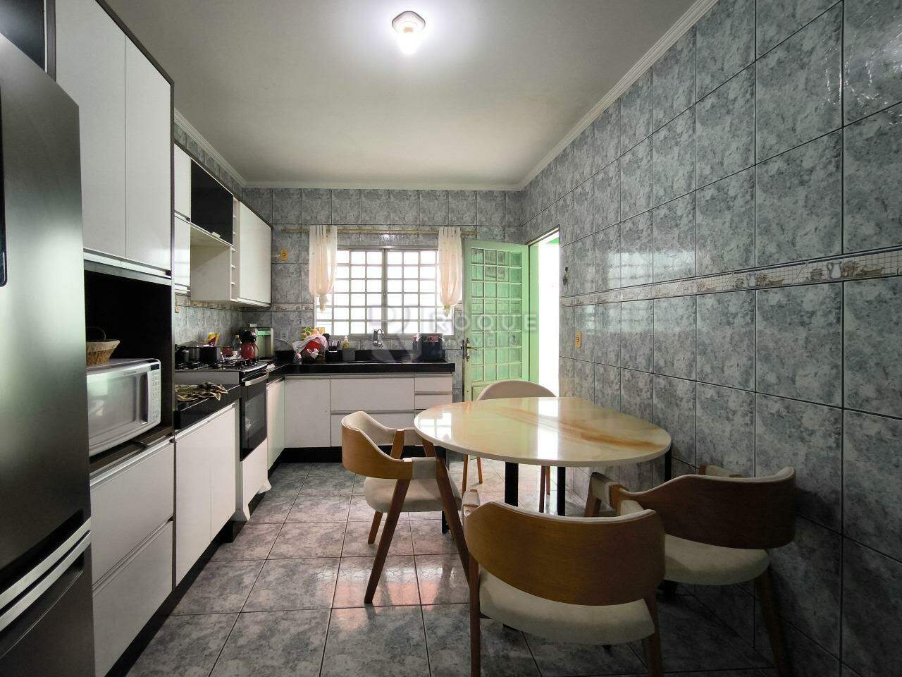 Casa Residencial à venda no bairro Graminha: COZINHA