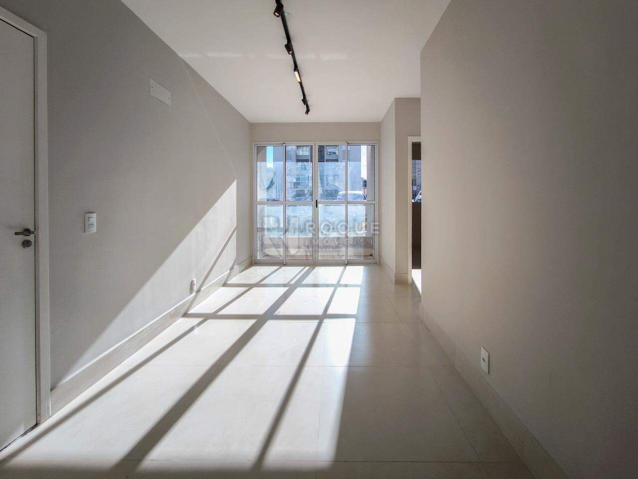 Apartamento à venda no bairro Vale das Esmeraldas: SALA DE ESTAR