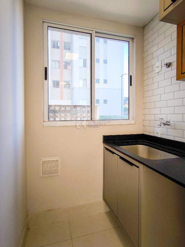 Apartamento à venda no bairro Vale das Esmeraldas: LAVANDERIA