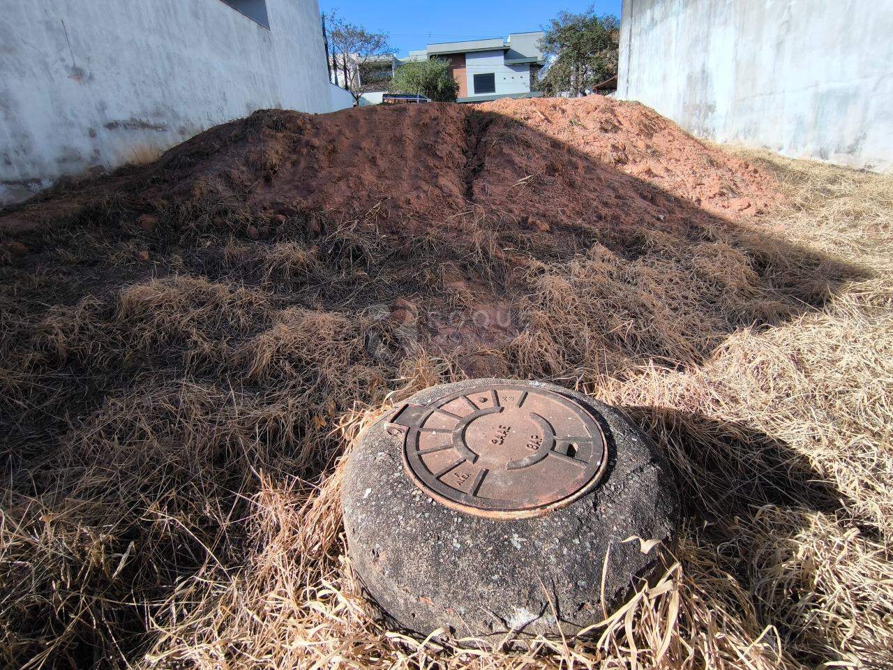 Terreno em condomínio à venda no bairro Jardim Porto Real V: 
