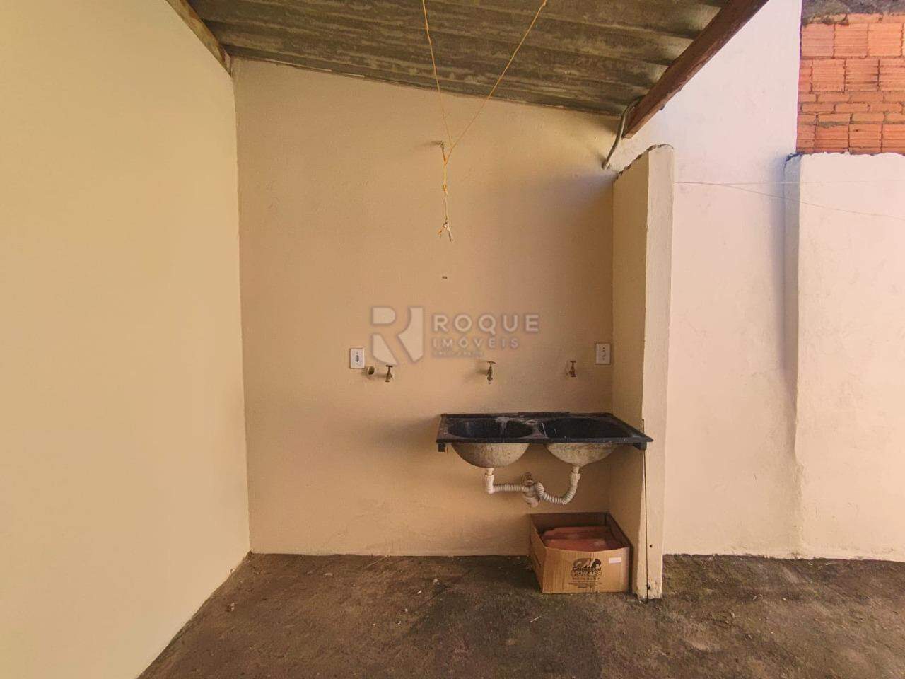 Casa Residencial para aluguel no bairro Parque Residencial Belinha Ometto: Lavanderia