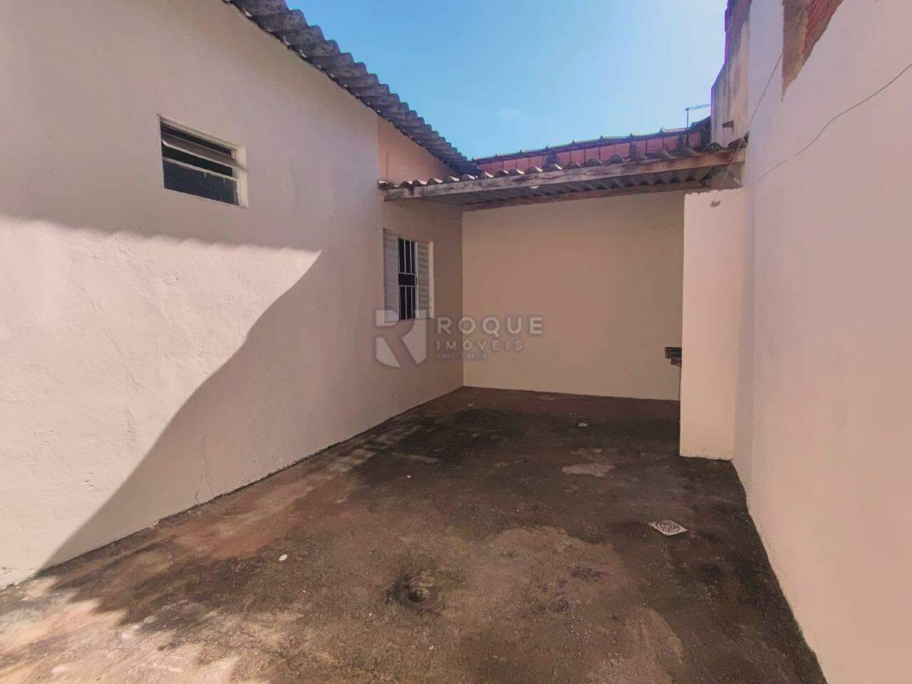Casa Residencial para aluguel no bairro Parque Residencial Belinha Ometto: Quintal