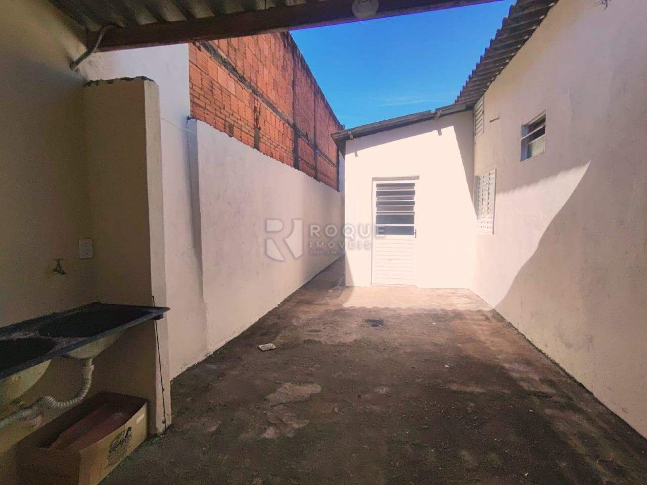Casa Residencial para aluguel no bairro Parque Residencial Belinha Ometto: Quintal