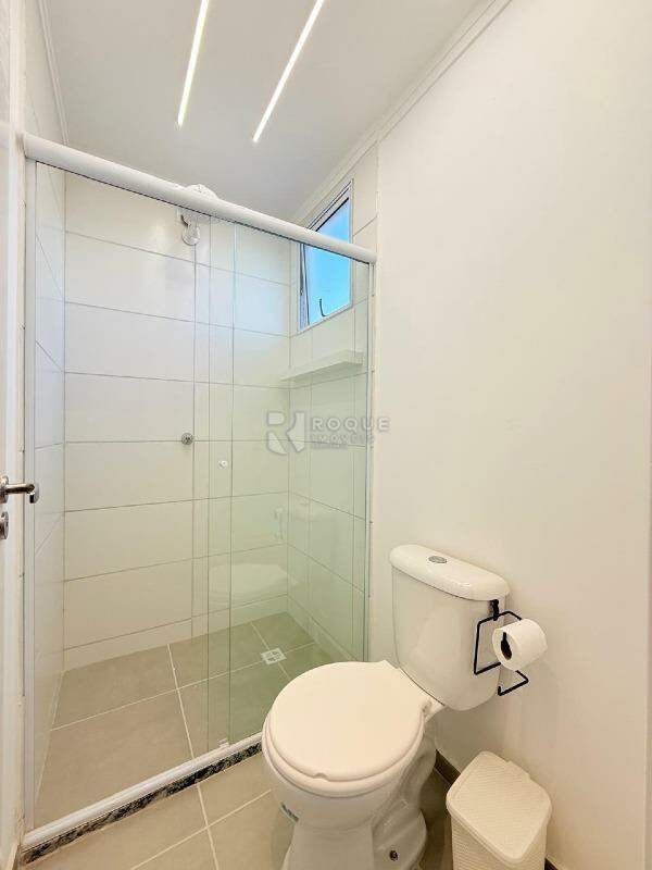 Apartamento para aluguel no bairro Vale das Esmeraldas: Wc Suíte