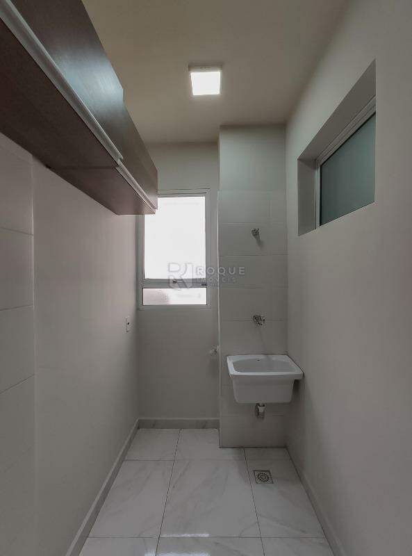 Apartamento à venda no bairro Vila Teixeira Marques: Área de serviço