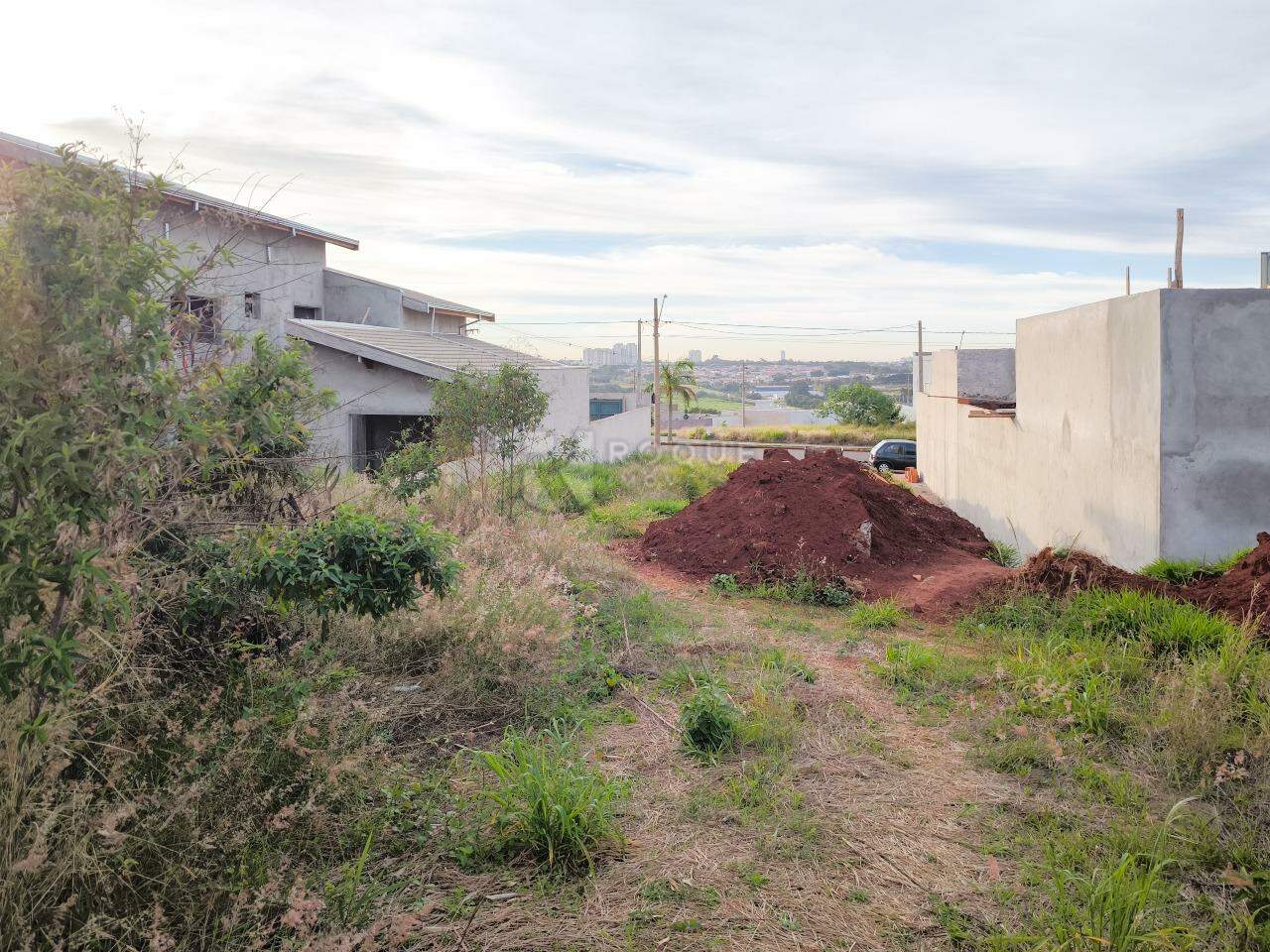 Terreno à venda no bairro Residencial Colinas do Engenho I: 