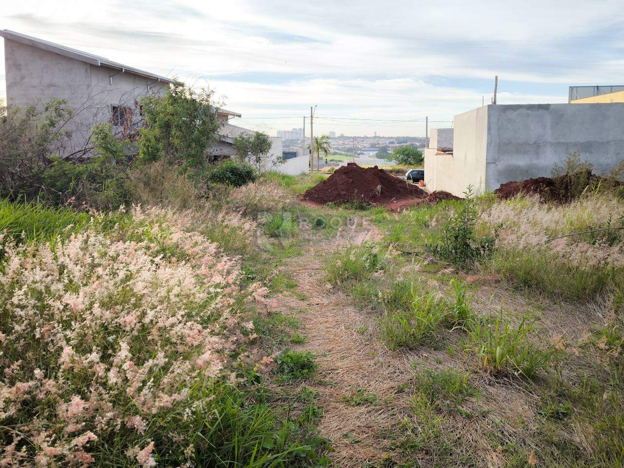 Terreno à venda no bairro Residencial Colinas do Engenho I: 