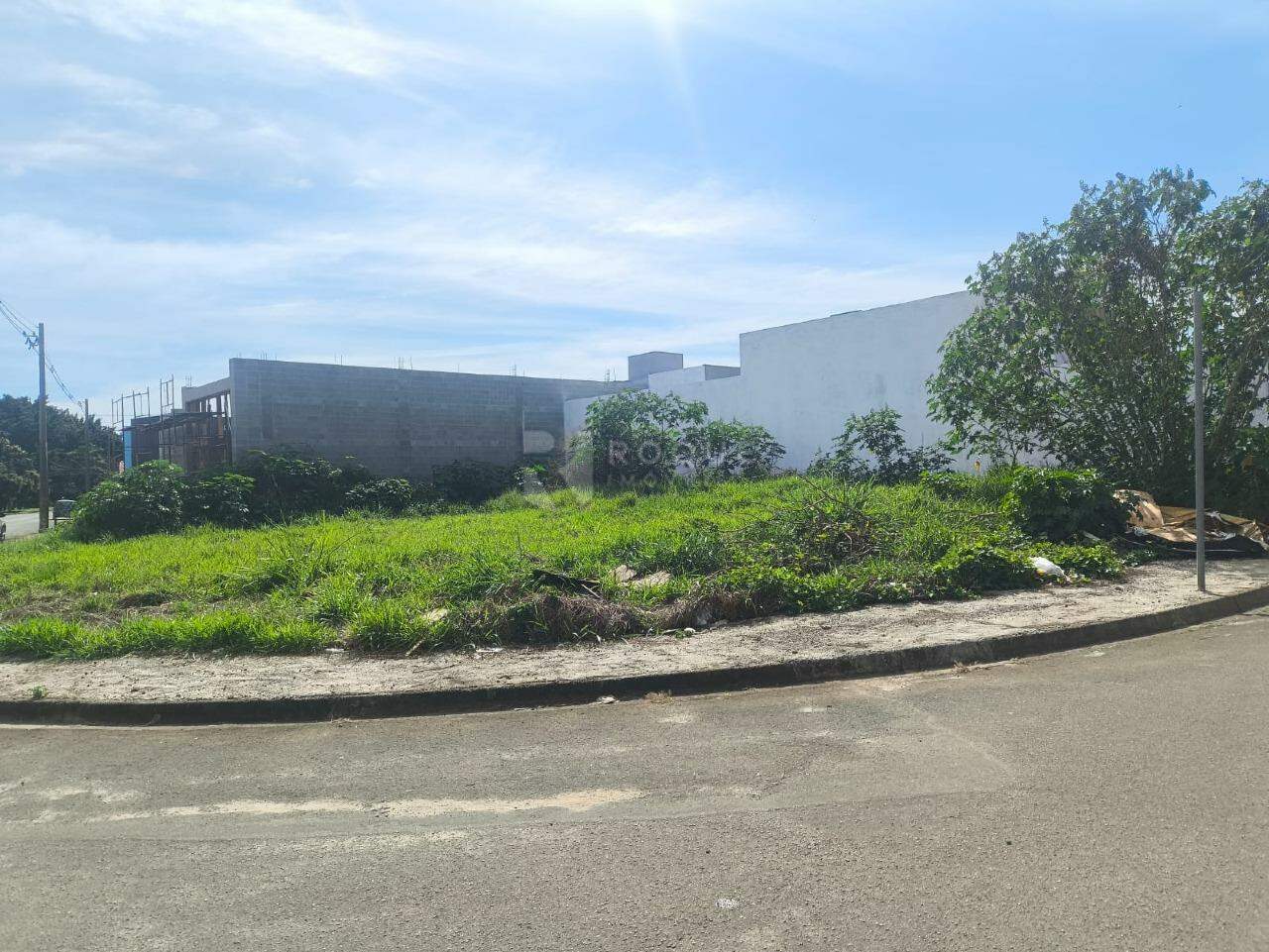 Terreno à venda no bairro Jardim Aguas da Serra: 