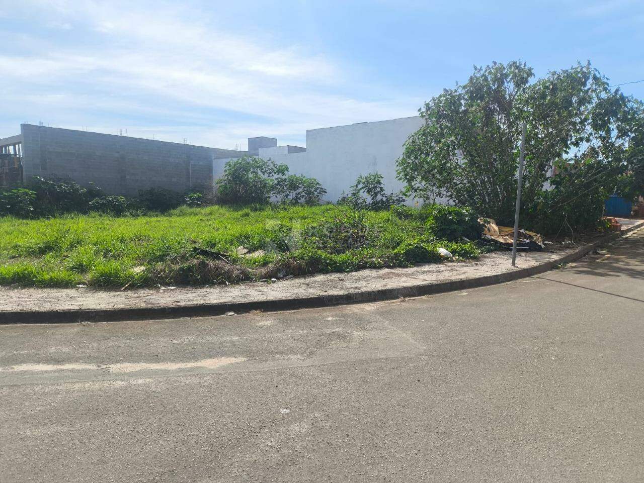 Terreno à venda no bairro Jardim Aguas da Serra: 