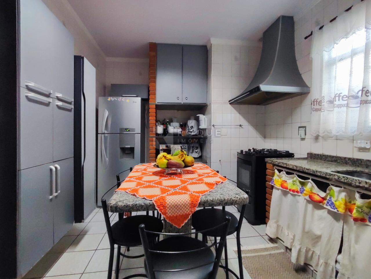 Casa Residencial para aluguel no bairro Jardim Residencial Dona Santina Paroli Peccinini: COZINHA