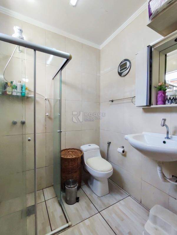 Casa Residencial para aluguel no bairro Jardim Residencial Dona Santina Paroli Peccinini: WC SUÍTE