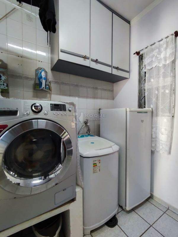 Casa Residencial para aluguel no bairro Jardim Residencial Dona Santina Paroli Peccinini: LAVANDERIA