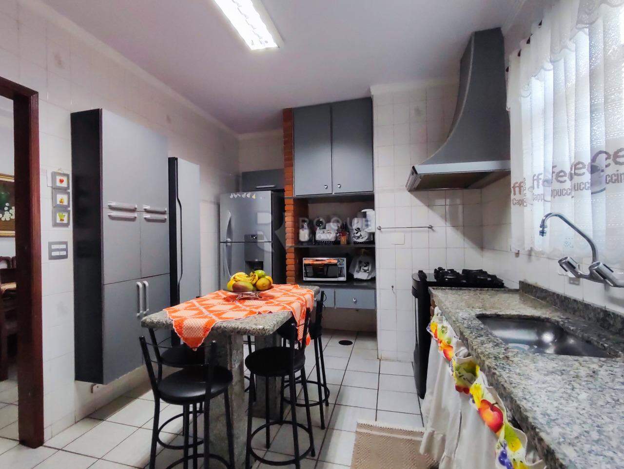 Casa Residencial para aluguel no bairro Jardim Residencial Dona Santina Paroli Peccinini: COZINHA