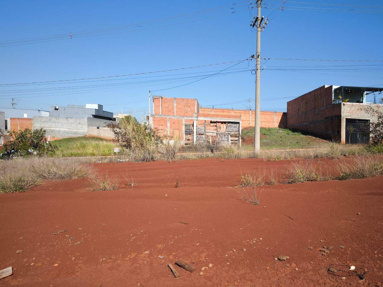 Terreno à venda no bairro Residencial Colinas do Engenho I: 