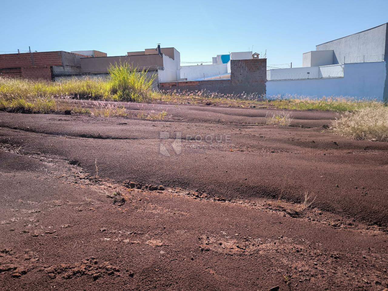 Terreno à venda no bairro Residencial Colinas do Engenho I: 