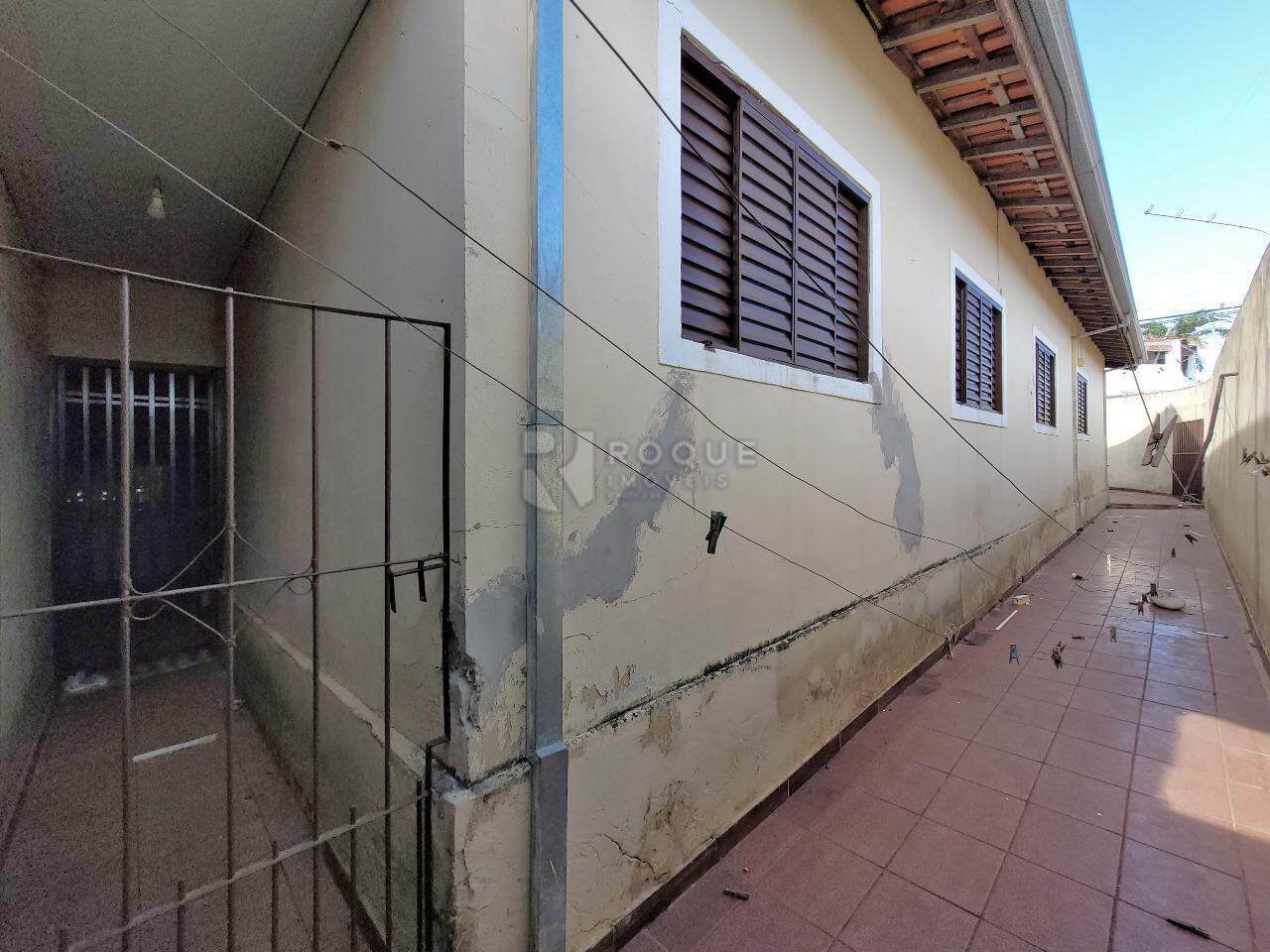 Casa Residencial à venda no bairro Jardim Gustavo Peccinini: Corredor Lateral