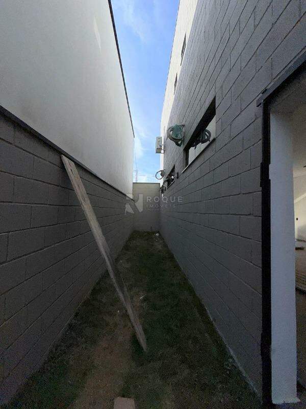 Barracão/Galpão para aluguel no bairro Jardim Lagoa Nova: Corredor Externo
