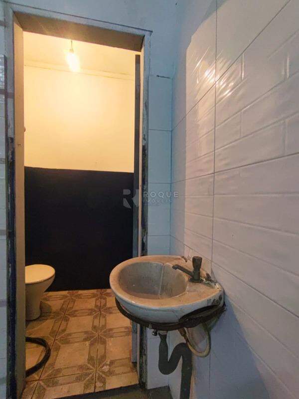 Salão para aluguel no bairro Conjunto Habitacional Victor DAndrea: WC 2
