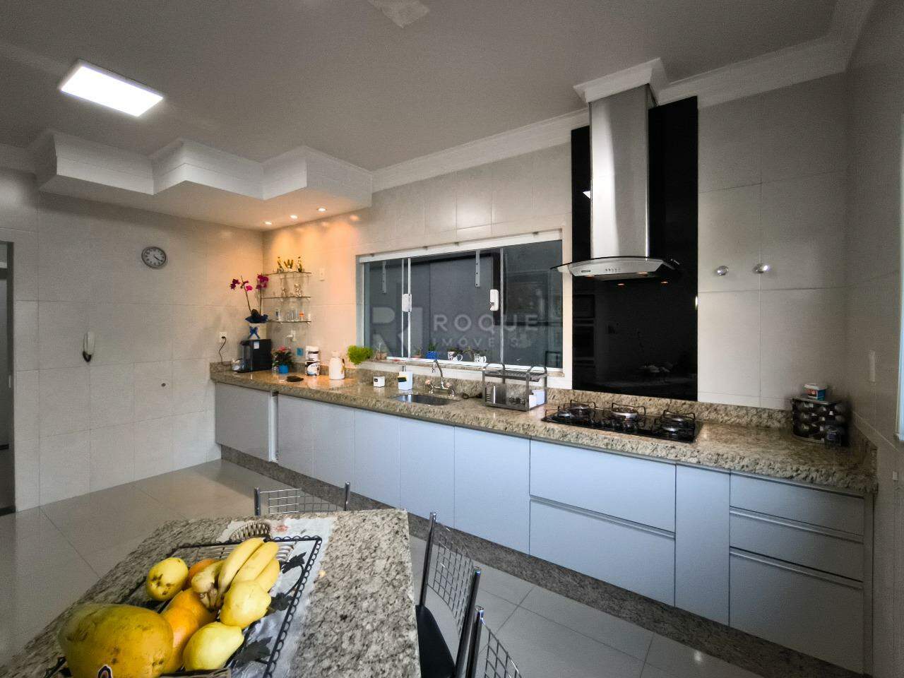 Casa em condomínio à venda no bairro Residencial Jardim dos Ipês: COZINHA