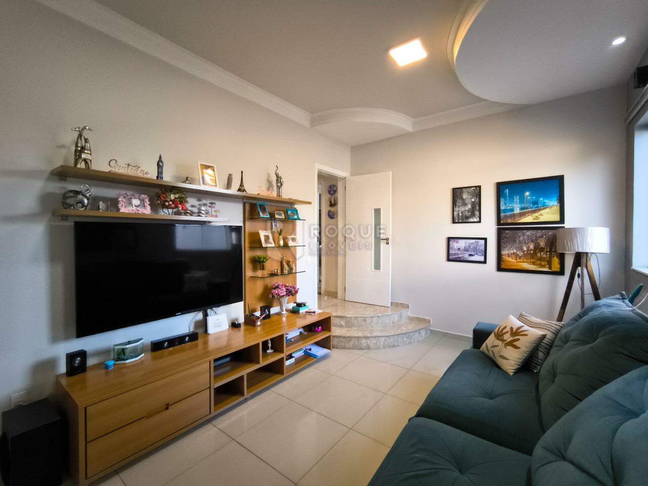Casa em condomínio à venda no bairro Residencial Jardim dos Ipês: SALA DE TV