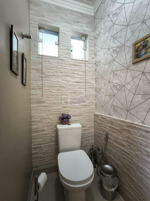 Casa em condomínio à venda no bairro Residencial Jardim dos Ipês: LAVABO