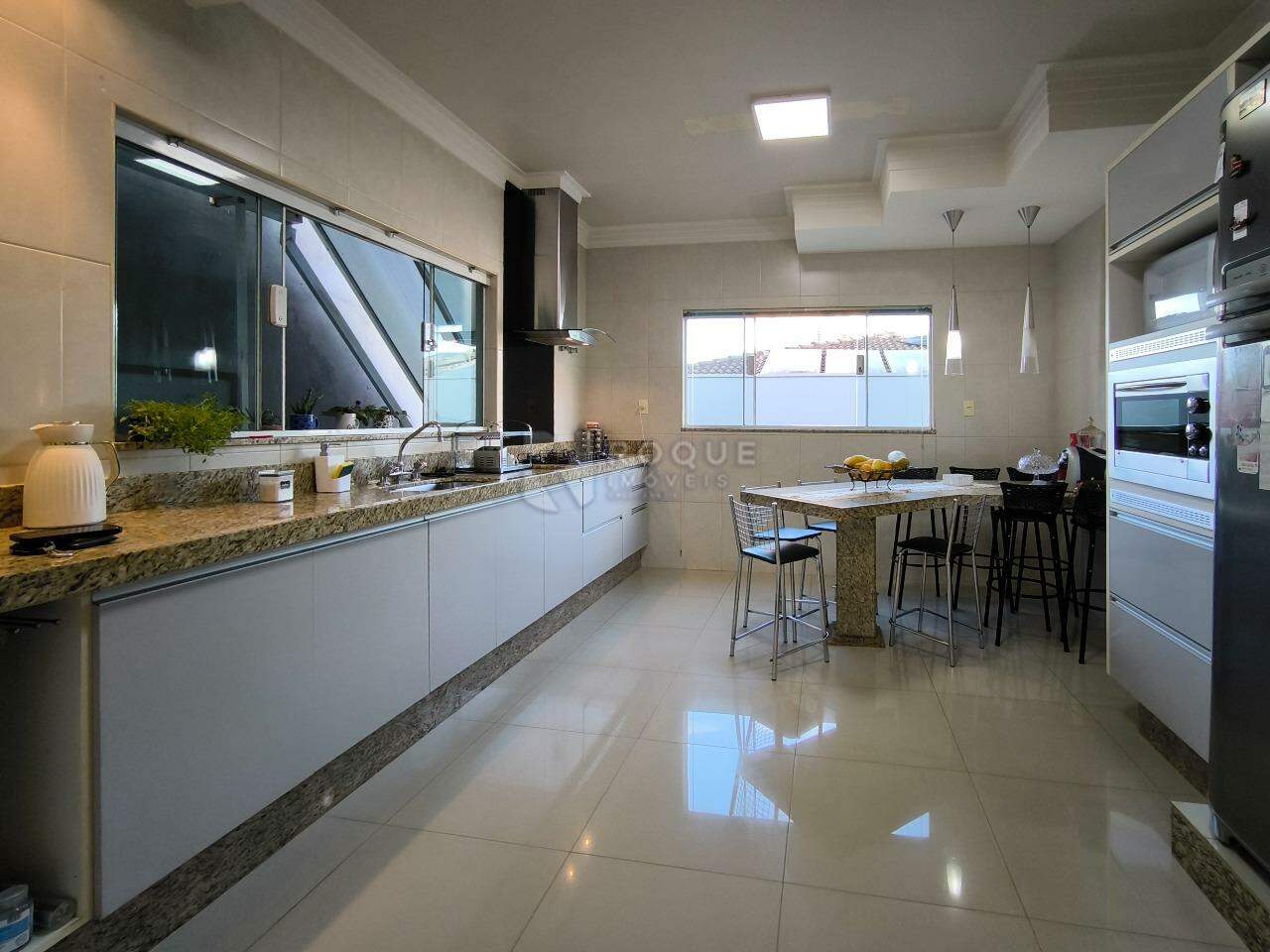 Casa em condomínio à venda no bairro Residencial Jardim dos Ipês: COZINHA