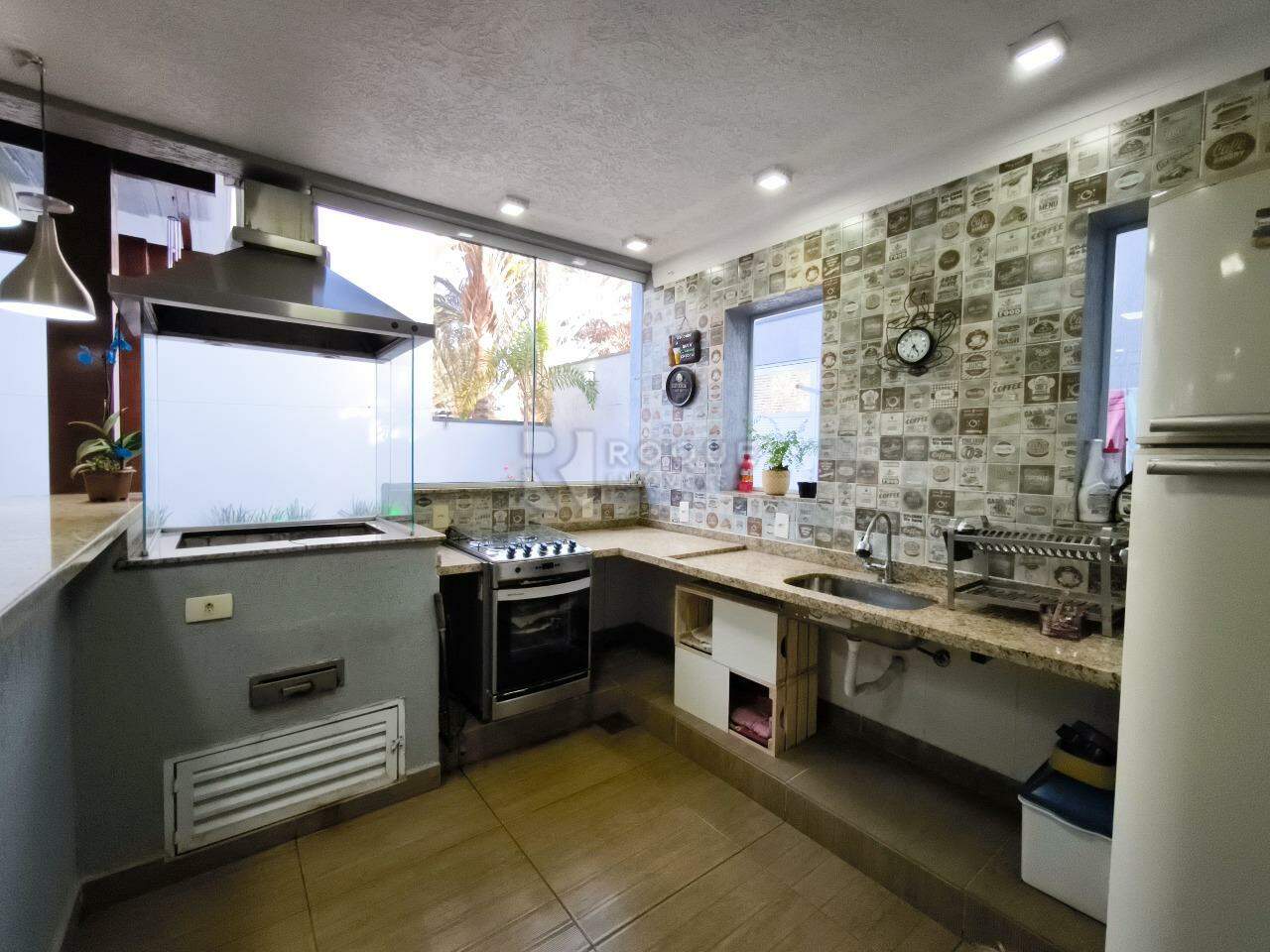 Casa em condomínio à venda no bairro Residencial Jardim dos Ipês: ÁREA GOURMET