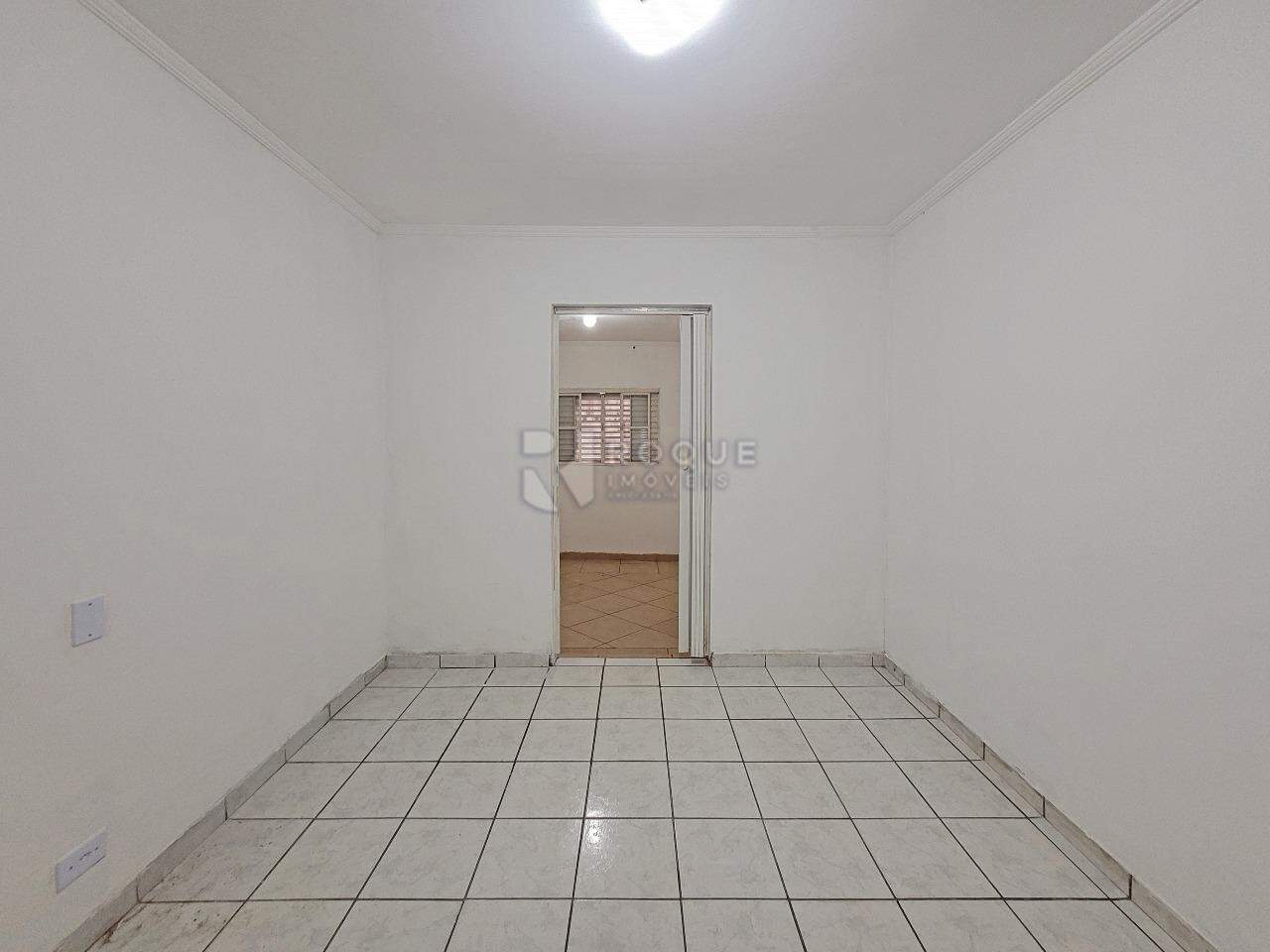 Casa Residencial para aluguel no bairro Jardim Planalto: Dormitório 01