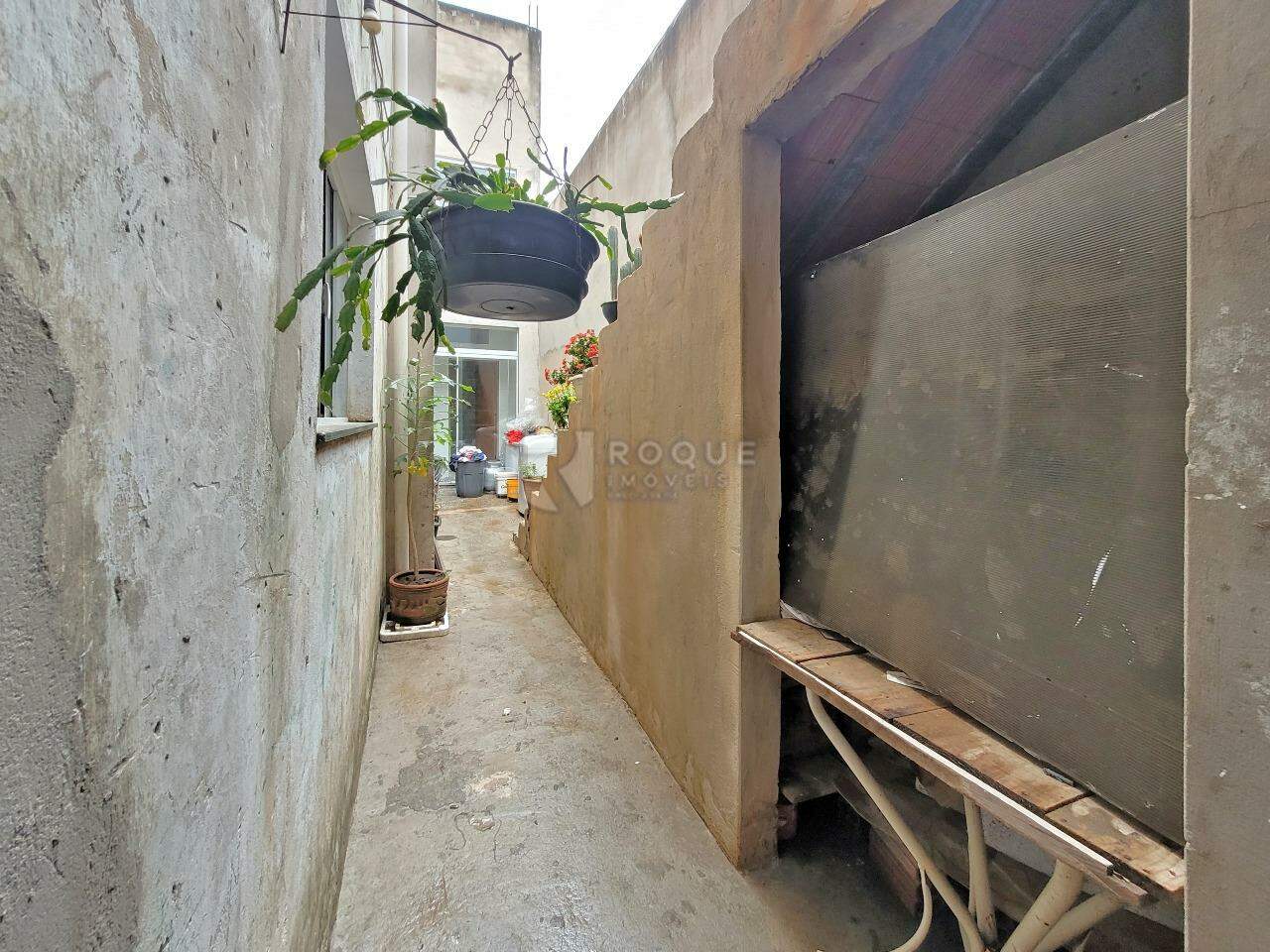 Casa Residencial à venda no bairro Jardim Campo Belo: Corredor lateral