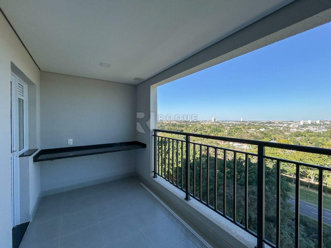 Apartamento para aluguel no bairro Jardim Santa Adélia: Sacada