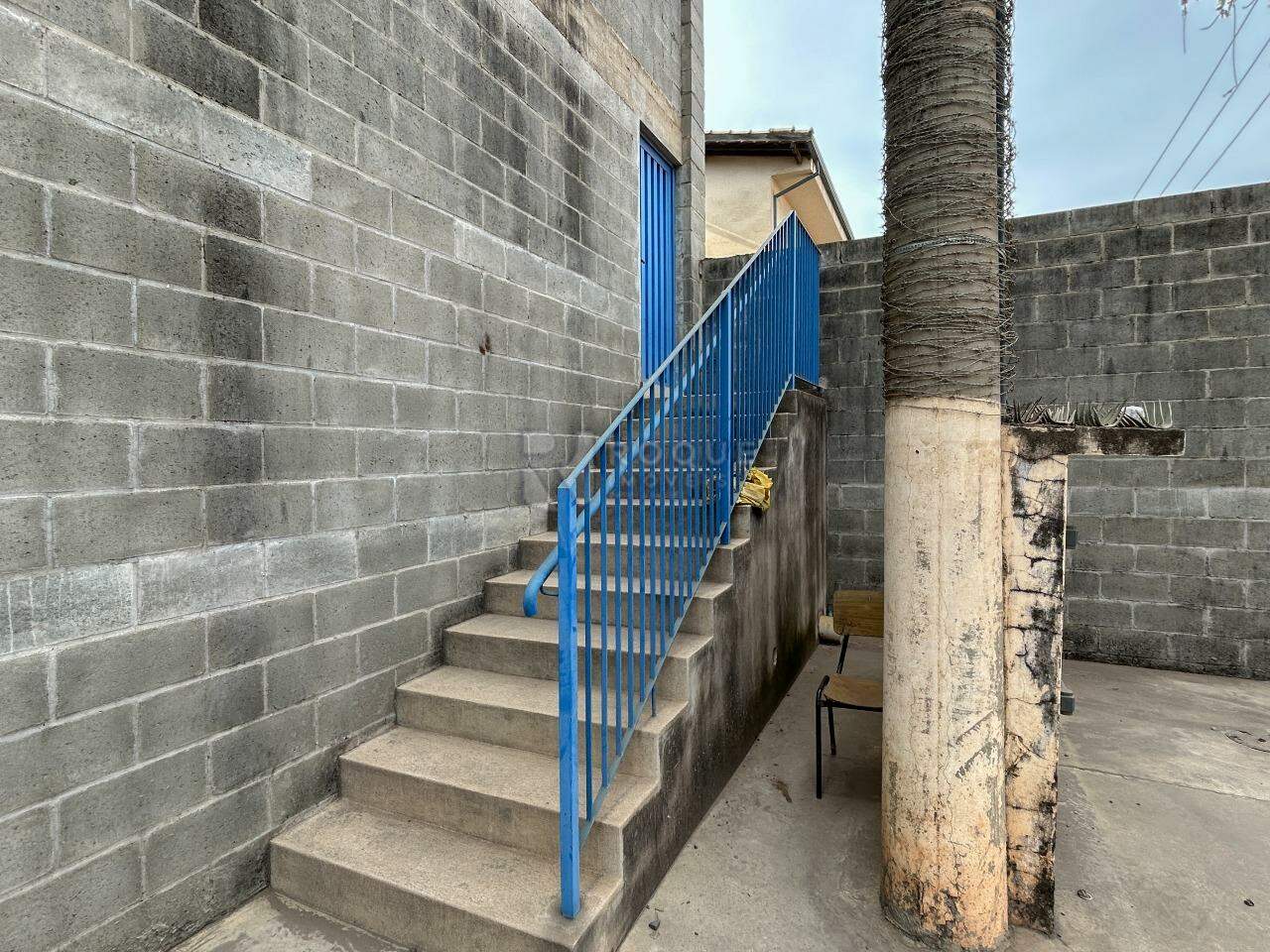 Barracão/Galpão para aluguel no bairro Bairro do Ferrão: Acesso escritório 
