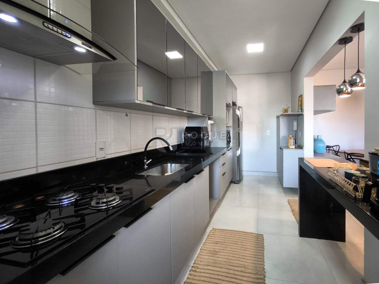 Apartamento à venda no bairro Chácaras Antonieta: COZINHA