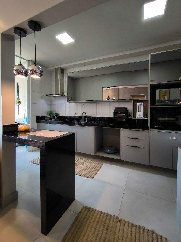 Apartamento à venda no bairro Chácaras Antonieta: COZINHA